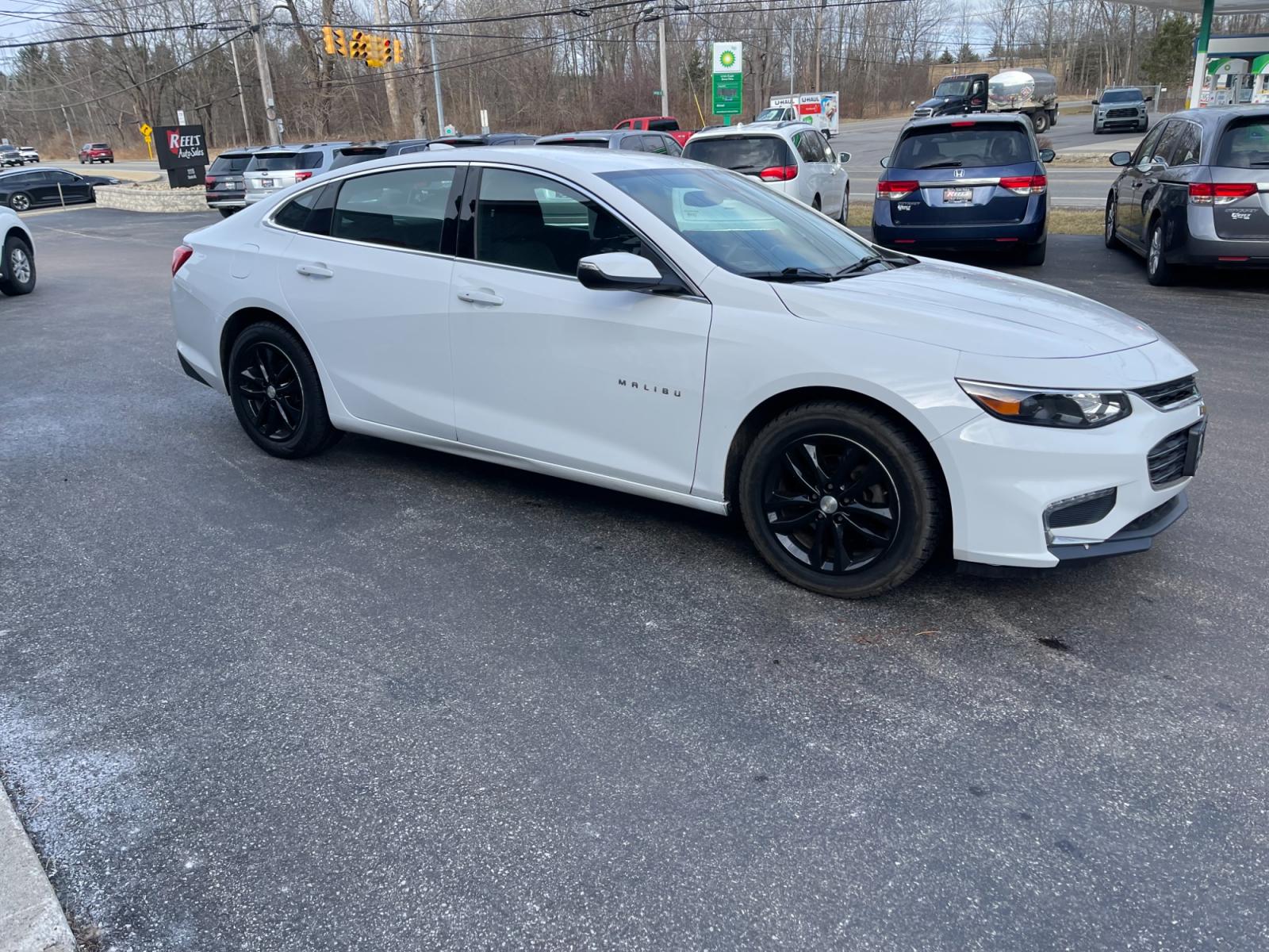 2016 White /Black Chevrolet Malibu 1LT (1G1ZE5ST7GF) with an 1.5L I4 DOHC 16V TURBO engine, 6A transmission, located at 11115 Chardon Rd. , Chardon, OH, 44024, (440) 214-9705, 41.580246, -81.241943 - This 2016 Chevrolet Malibu 1LT, is equipped with a 1.5L EcoTec engine and a 6-speed automatic transmission, offers a blend of efficiency and performance. It boasts modern amenities including a backup camera for enhanced safety during reversing, push-button start for convenience, and integrated Apple - Photo #3